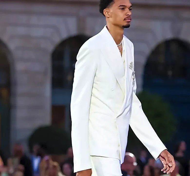 The Paris Fashion Week Formula for Making Jeans Work at a Dressy Dinner