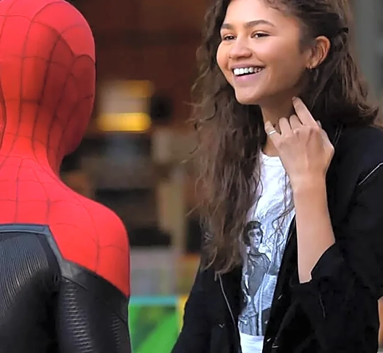 The New York Comic Con ‘Meet the Creator’ Effect: What Artist Alley Reveals About Fandom Economics