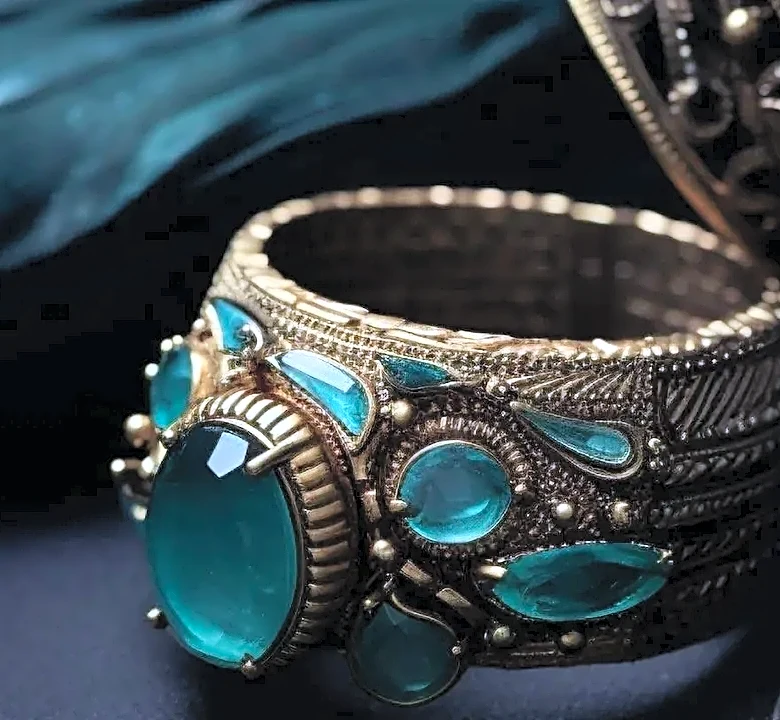 The Gem-Setting Detail That Makes Costume Jewelry Look Intentional