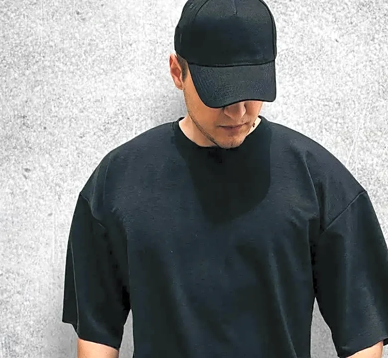 The One-Strong-Texture Rule for Better Neutral Outfits