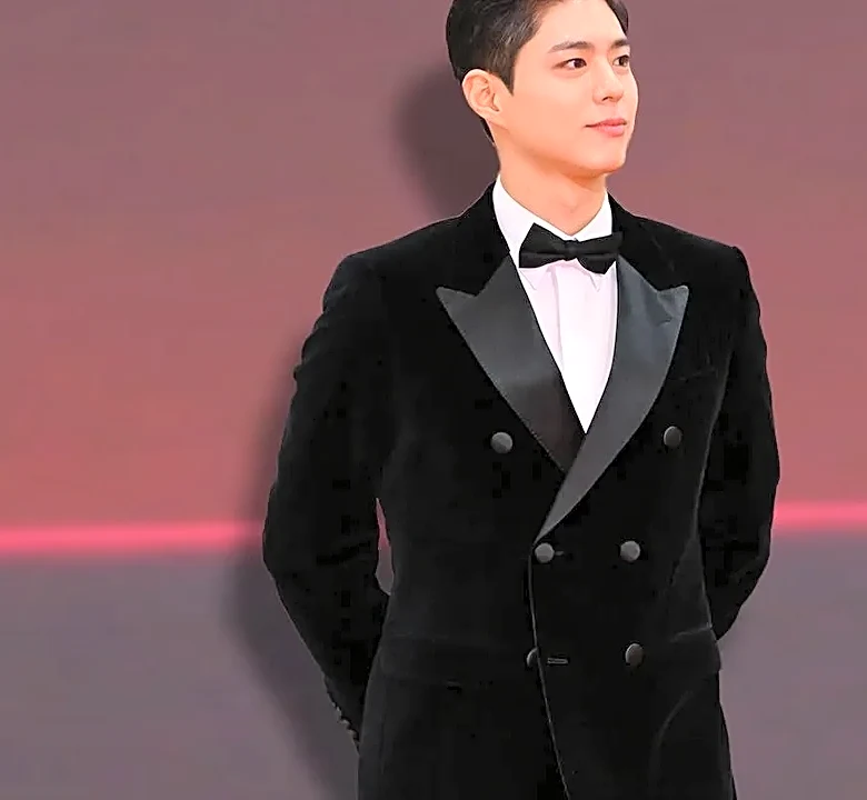Why Double-Breasted Jackets Need More Precise Red-Carpet Proportion