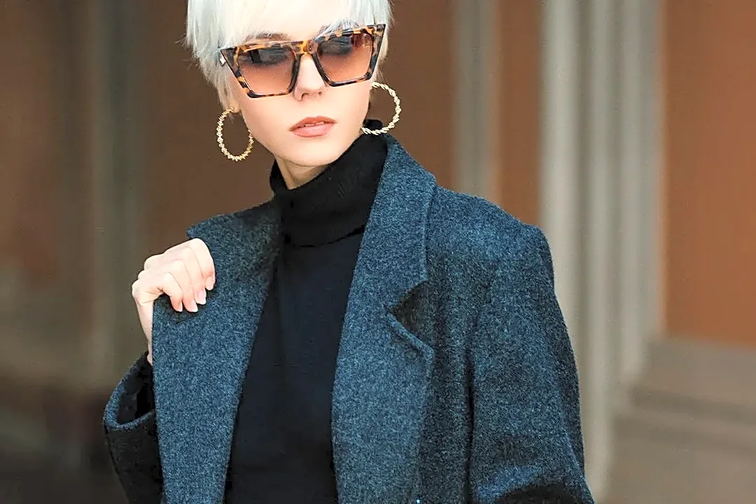 5 Jewelry Ideas That Work With a Turtleneck and Coat