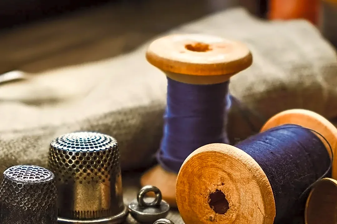 Why Old Clothing Often Uses Fabric Differently From Modern Clothing