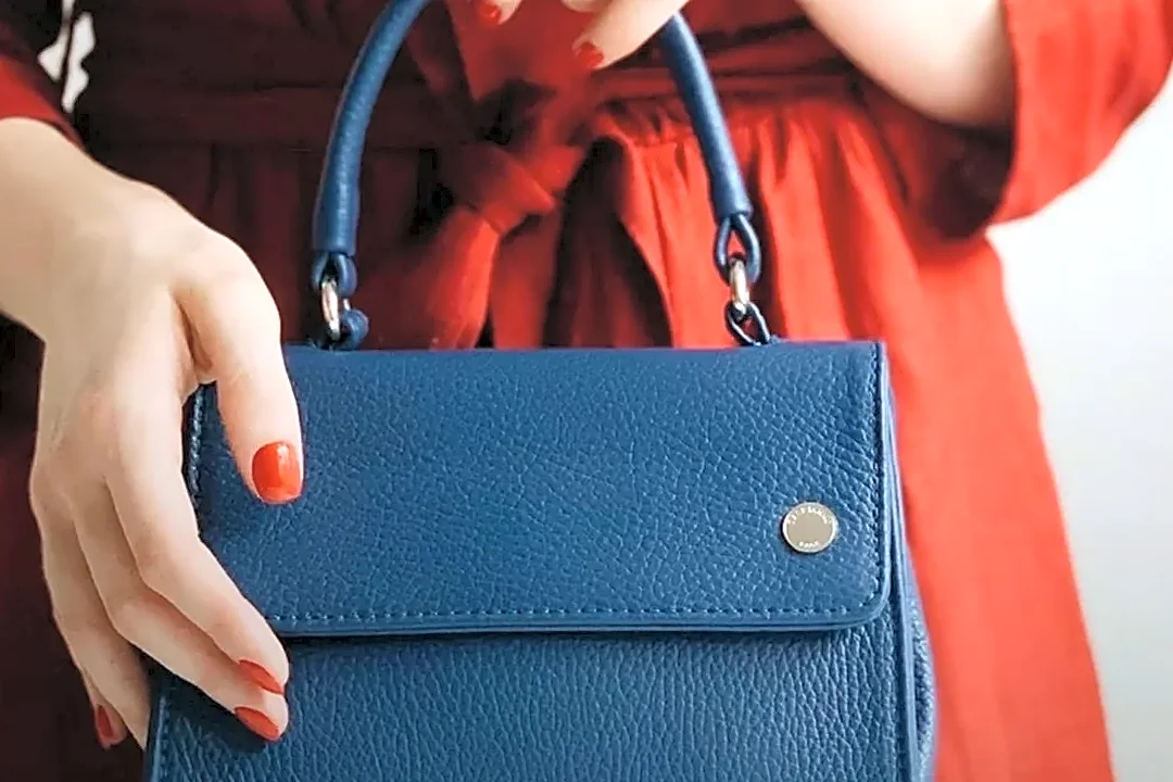 How Handle Placement Changes the Way a Bag Sits Against Clothing