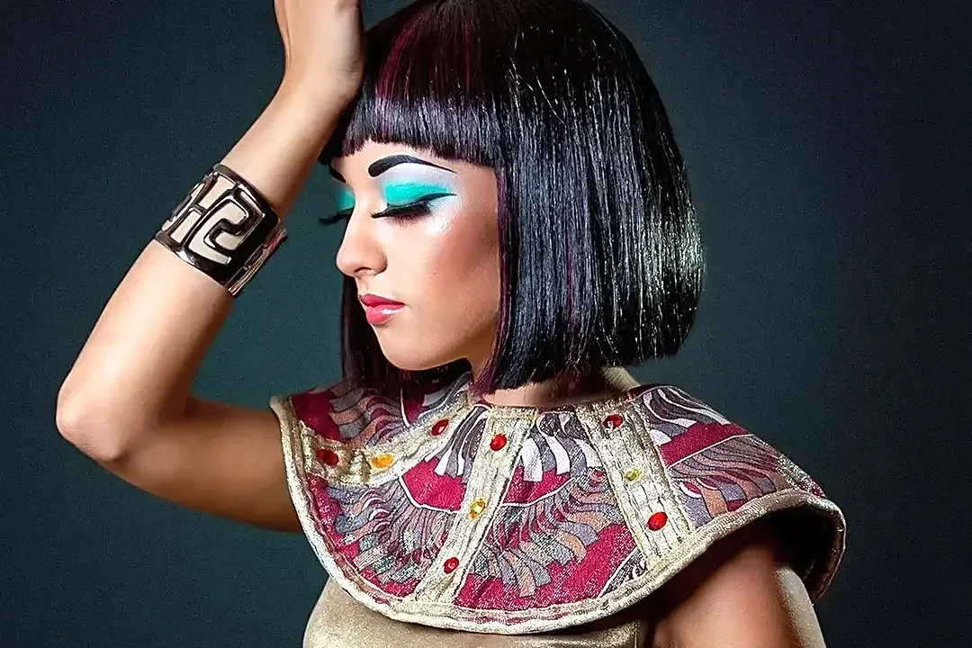Seven Costume Makeup Ideas That Still Look Good in Dim Party Lighting