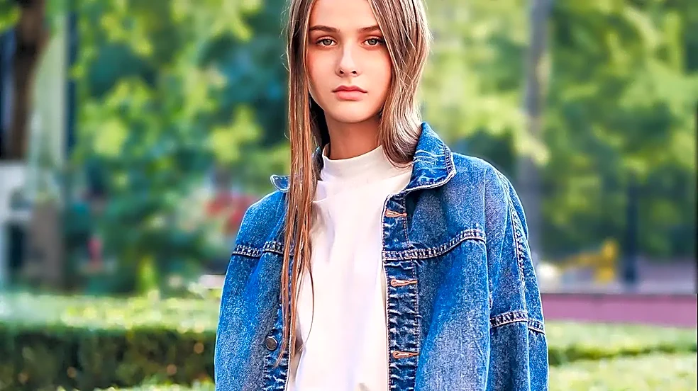 7 Ways to Rewear One Denim Shirt Across the Week