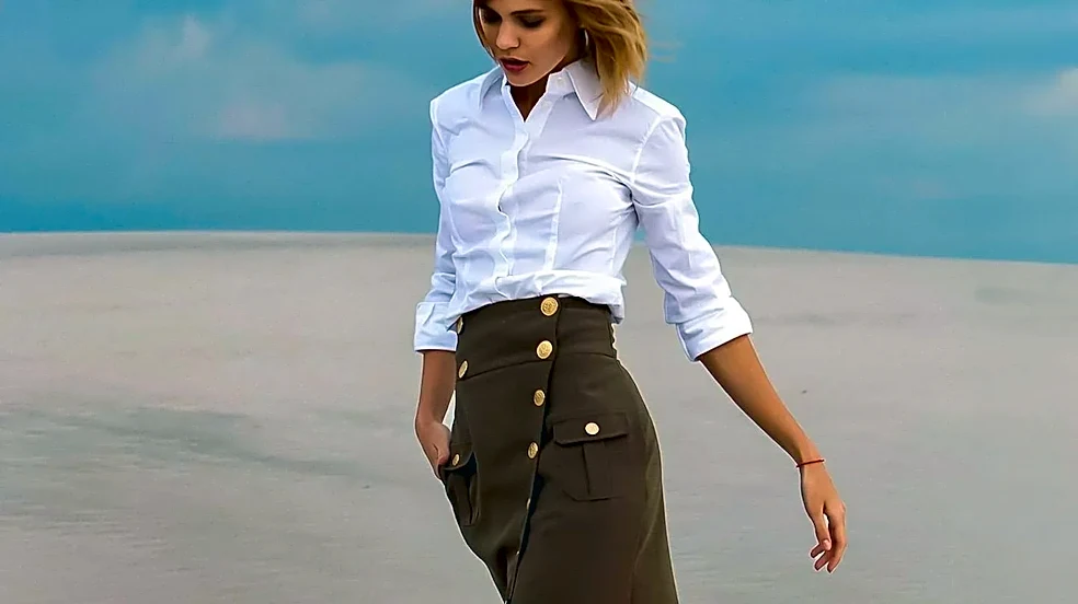 The Waist Placement That Changes How a Skirt Moves