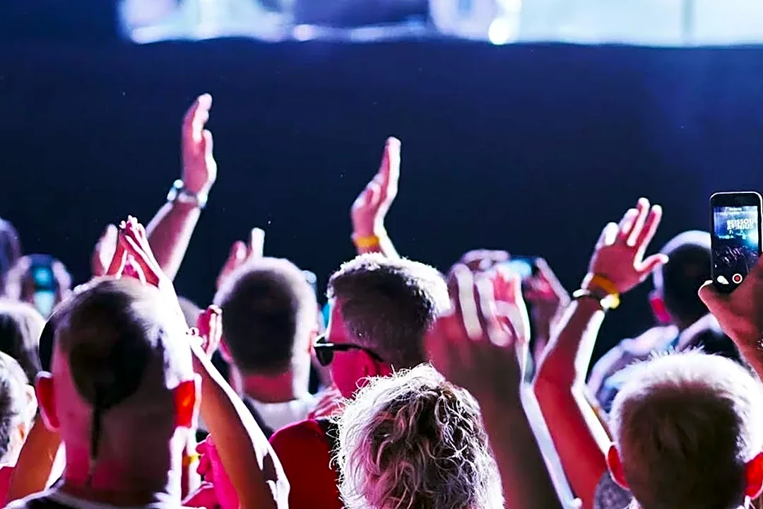 How to Choose Between Camp Flog Gnaw Games and Another Live Set
