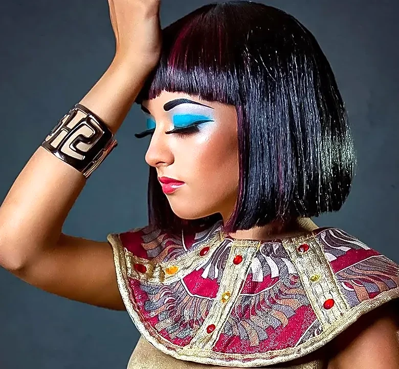 How to Make a Desert-Future Costume From Linen, Wraps and Blue Eye Makeup