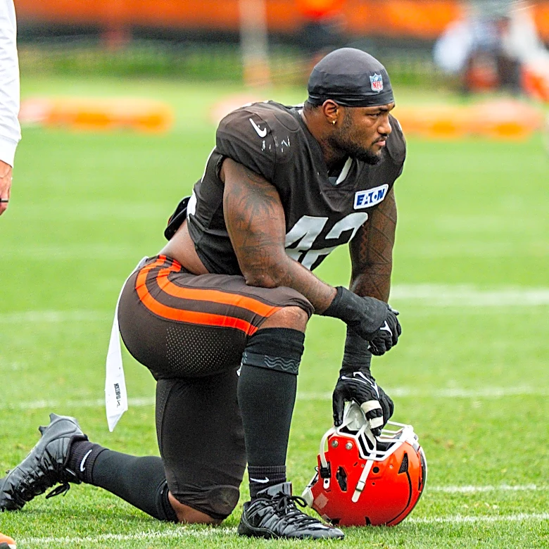 Former Trojan Easton Mascarenas-Arnold named starting LB for Browns