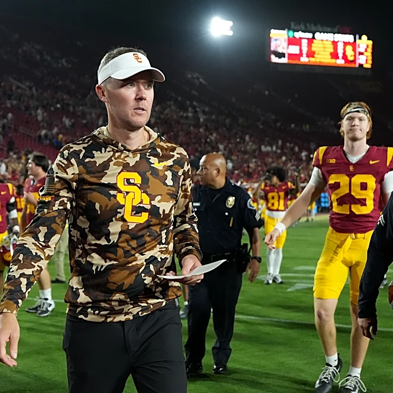 Social media rips Lincoln Riley, USC following Oregon loss