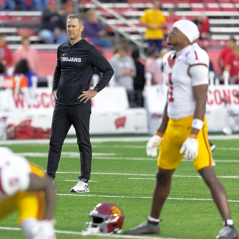 College football writer says Lincoln Riley has run out of time at USC