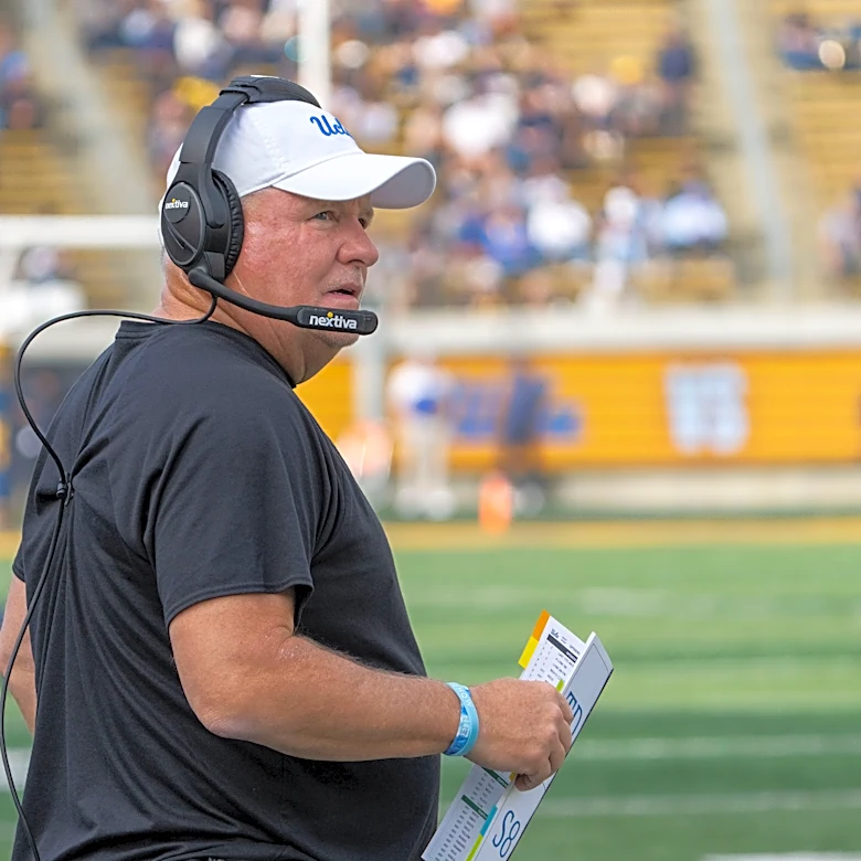 Former Bruin discusses Chip Kelly's unusual bonus with UCLA football