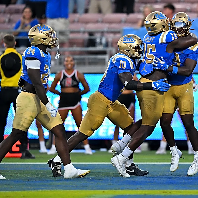 Senior LB Jalen Woods describes UCLA's connection and team energy