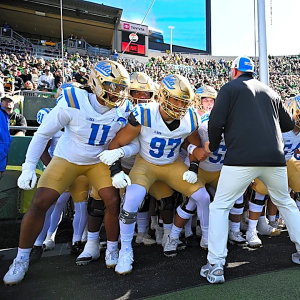 No. 21 UCLA stays perfect, Bruins knock off No. 13 Oregon 17-15
