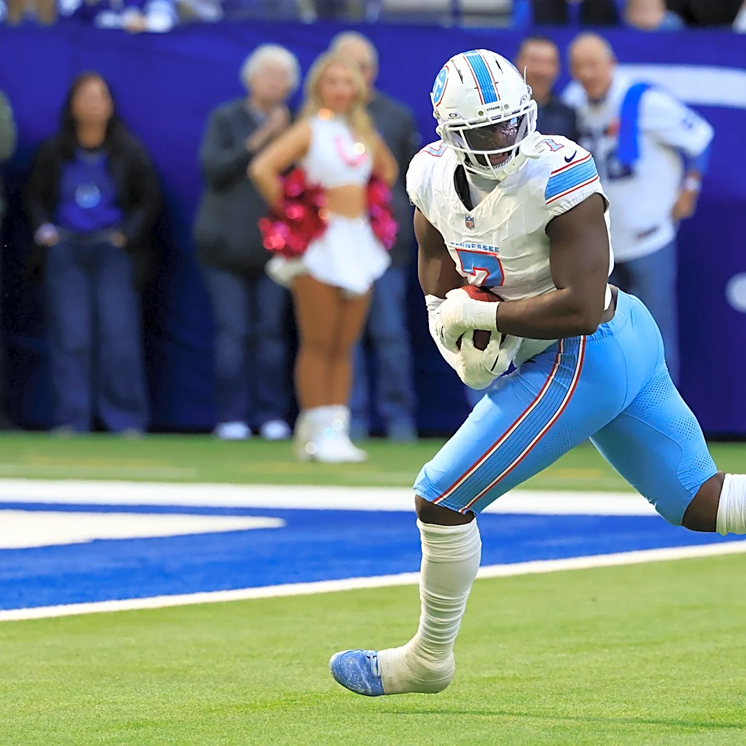 Former UCLA linebacker scores his first NFL touchdown on Sunday