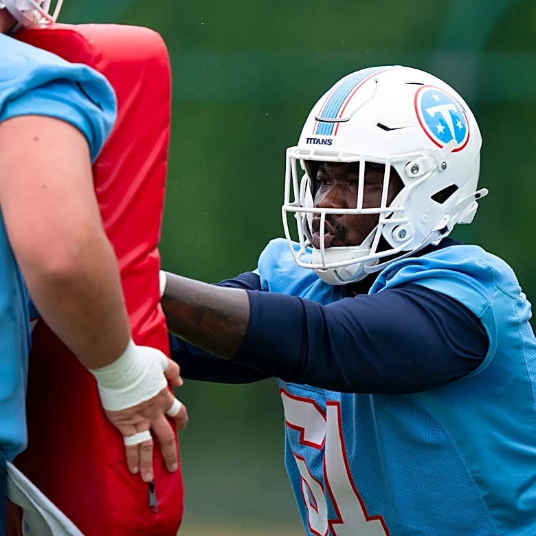 Commanders sign former Georgia Bulldogs OL