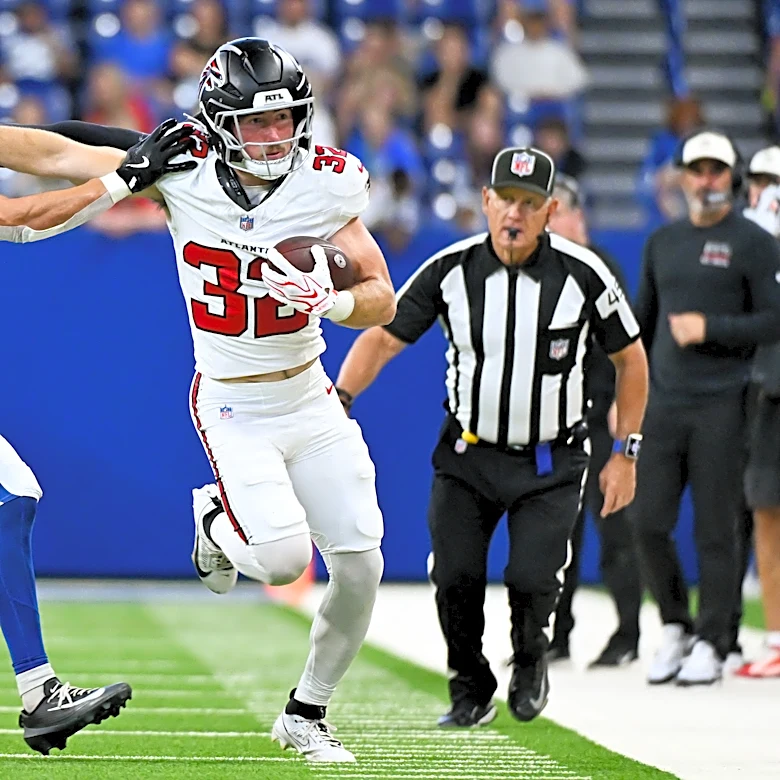 Falcons bring back former Georgia RB Cash Jones