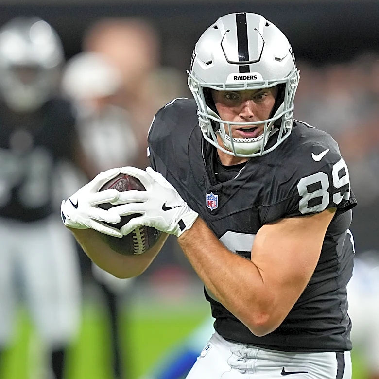 Former Georgia star Brock Bowers breaks another NFL record