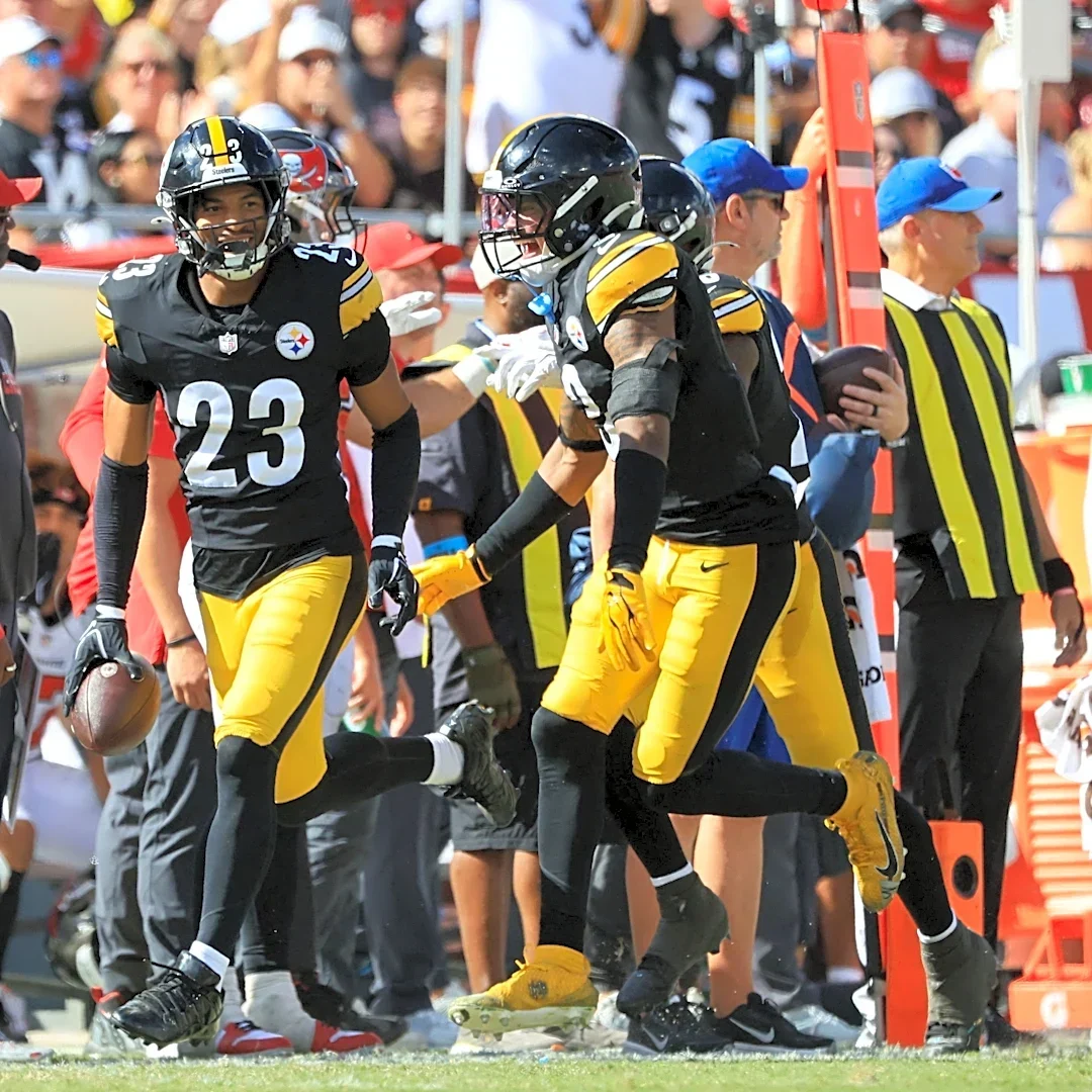 Former Georgia Bulldog snags first career NFL interception one-handed