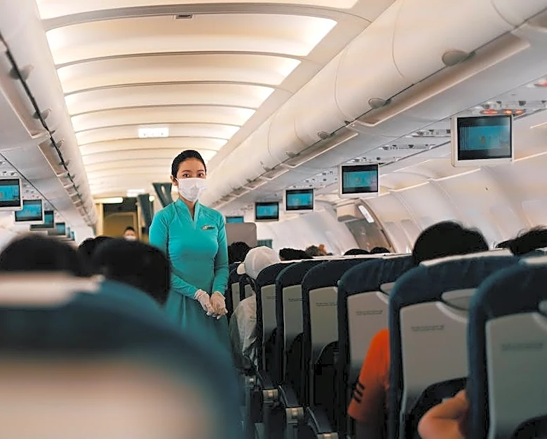 Stop Touching Everything: 6 Easy Ways to Stay Healthy on a Plane