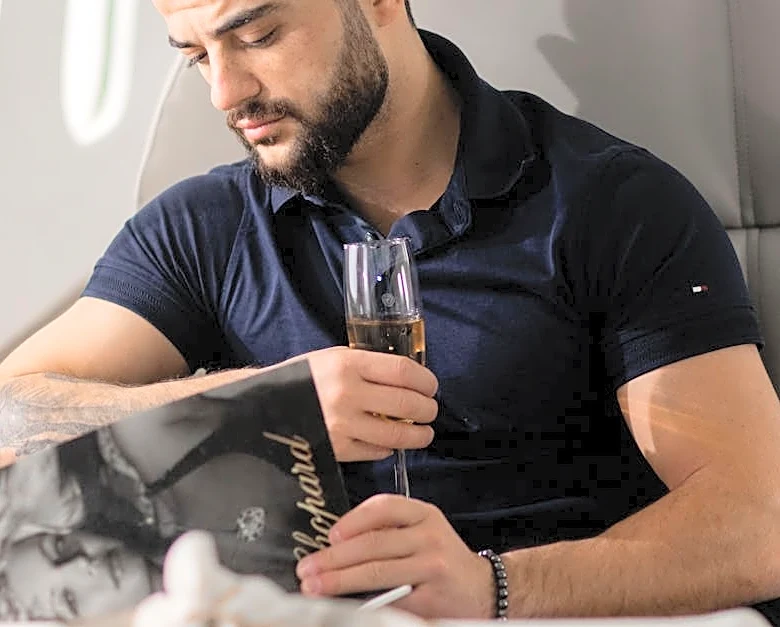 9 Brilliant Things to Do on a Long Flight That Aren't Watching a Movie