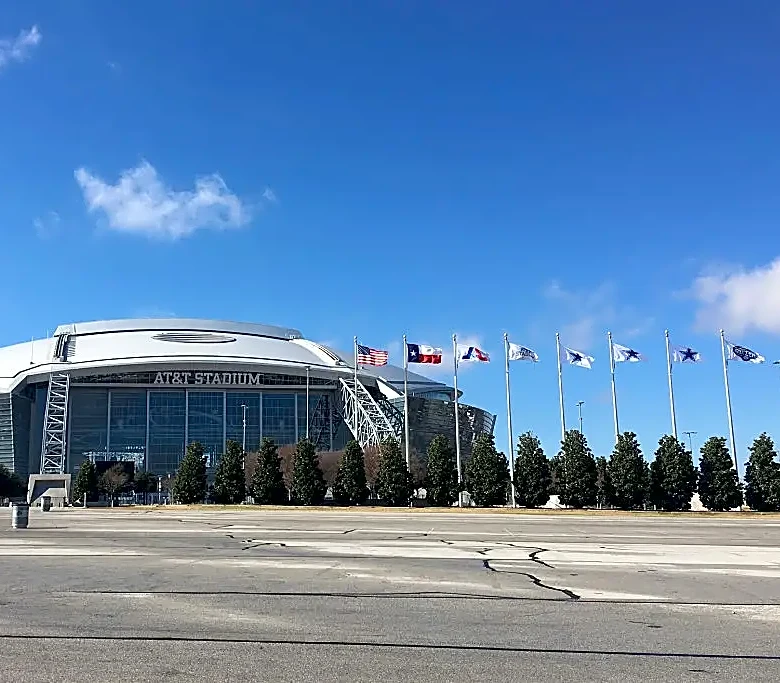 11 Pro Tips for Scoring the Best Holiday Travel Deals to an NFL Playoff City