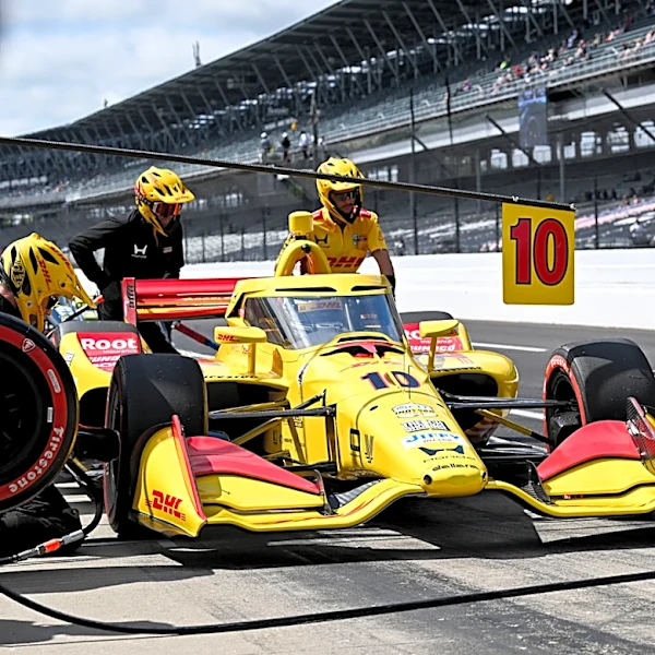 How fast can an Indy 500 race car go?