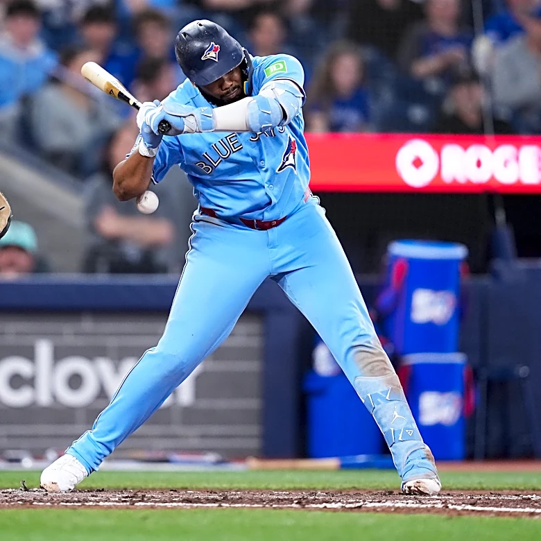 Blue Jays lose Vladimir Guerrero Jr., Dylan Cease to injury vs Pirates