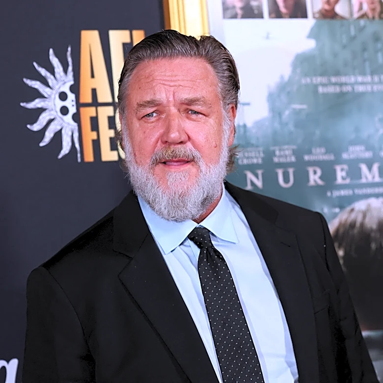 Russell Crowe defends controversial fan autographs after viral video