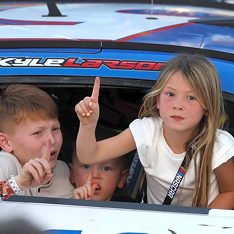 Kyle Larson's 8-year-old daughter gives adorable tribute to Kyle Busch