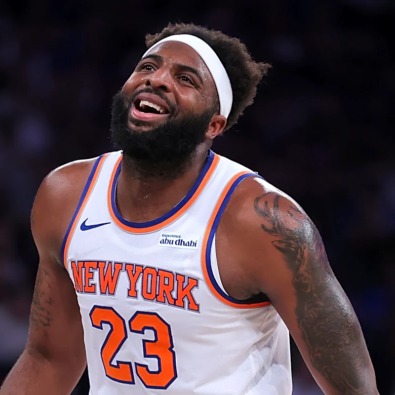 Mitchell Robinson injury update: What we know after Knicks center breaks finger