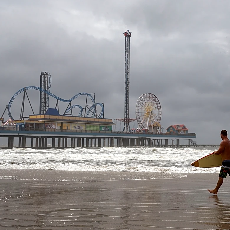 8 rescued from stuck roller coaster at Galveston's Pleasure Pier