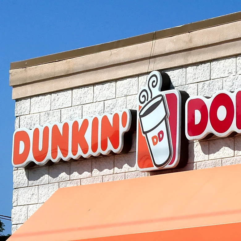 Dunkin' is giving out free tote bags. But you'll have to hurry