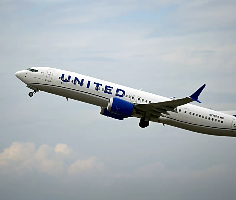 United flight diverted after passenger tries to reach cockpit