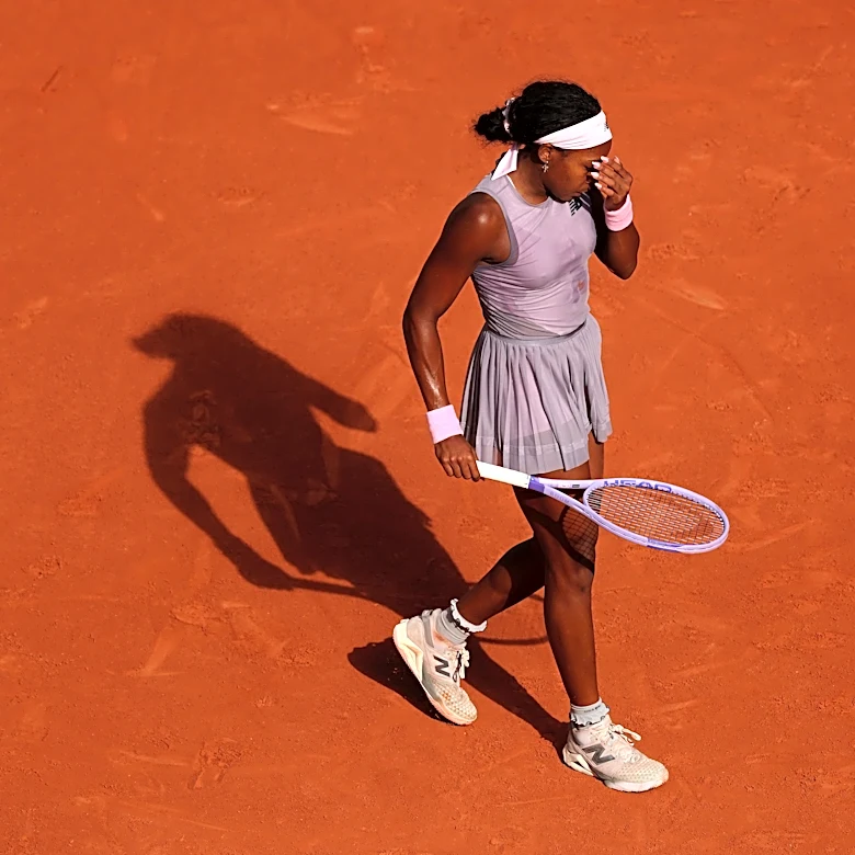 Coco Gauff stunned in French Open third round by by Anastasia Potapova