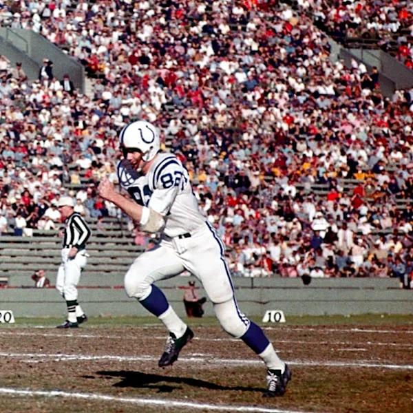 Raymond Berry, Hall of Famer and Colts legend who coached Patriots to first Super Bowl, dies