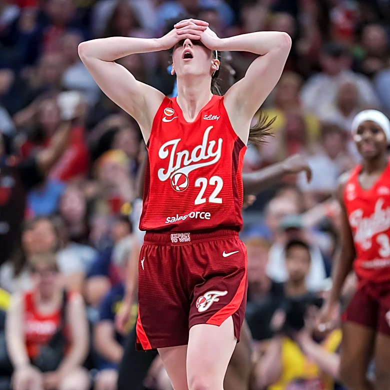 Fever's Caitlin Clark throws up near bench before second half against Dream