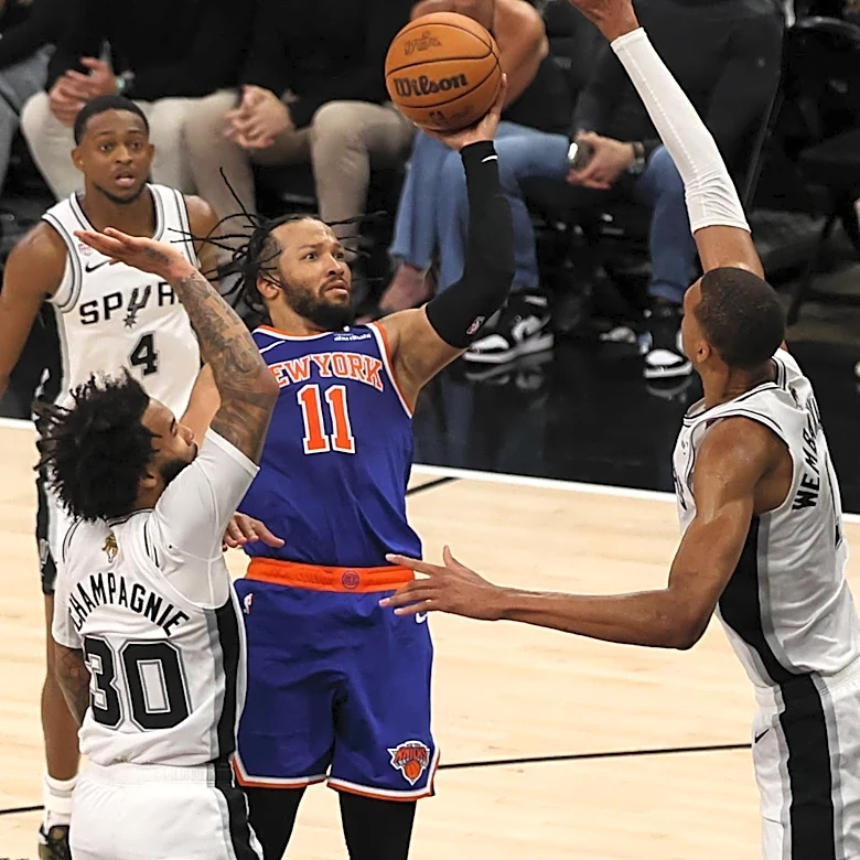 Jalen Brunson, Knicks try to prevent distractions before Game 3 in New York