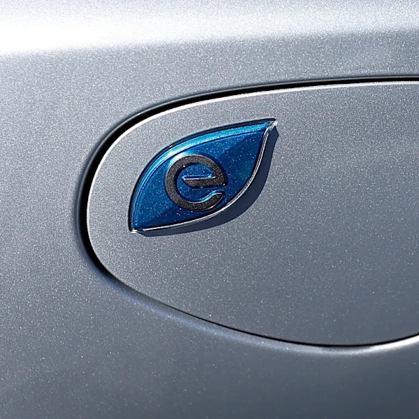 FCA US recalls 17,000 Chrysler hybrid electric vehicles. See model