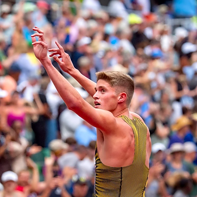 Texas teen Cooper Lutkenhaus stuns Olympic gold medalist