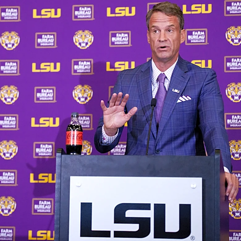 Lane Kiffin battles being villain. He's plotting LSU hero move
