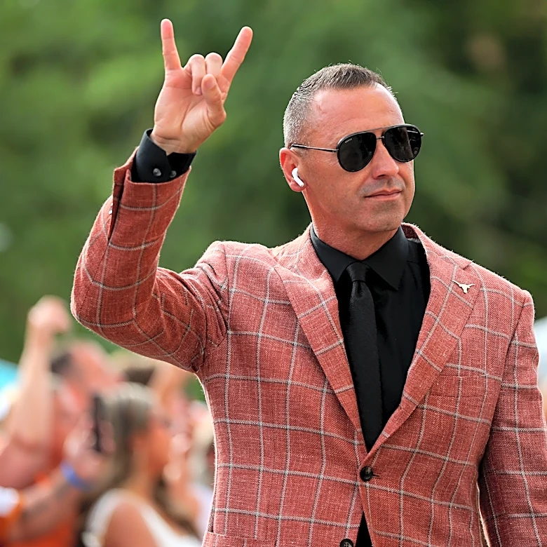 Texas Longhorns stay hot on recruiting trail, land 4-star DL Kasi Currie