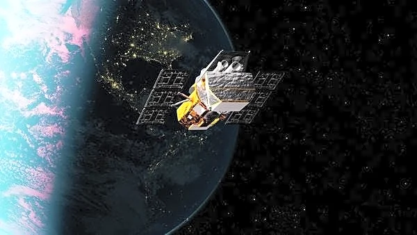 A space telescope is falling to Earth. NASA plans a mission to rescue it