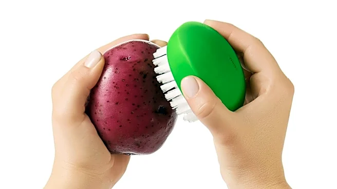 How to wash your produce the right way with this $10 veggie brush