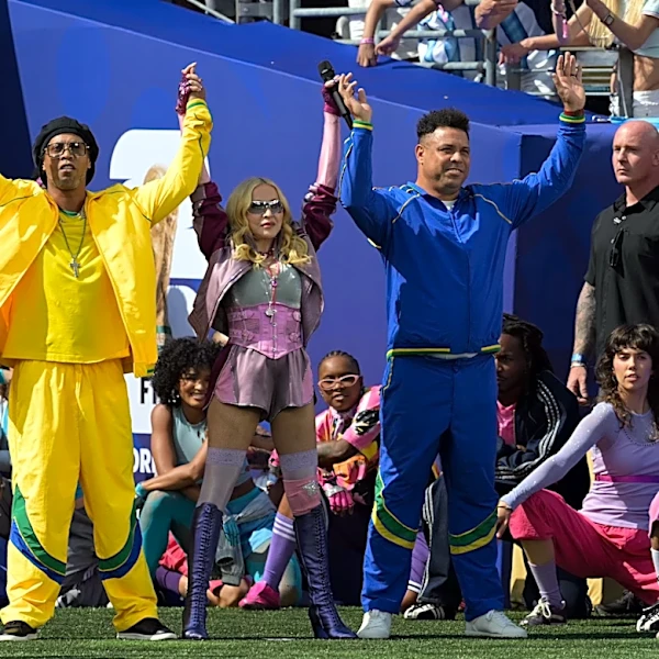 Ronaldo, Ronaldinho perform with Madonna in World Cup halftime show