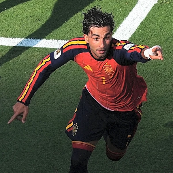 Watch the Spanish-language call of Ferran Torres' game-winning goal