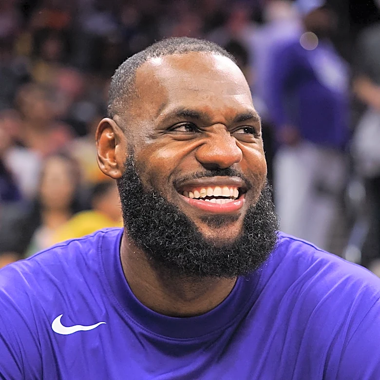 LeBron James signs contract with Philadelphia 76ers | Report