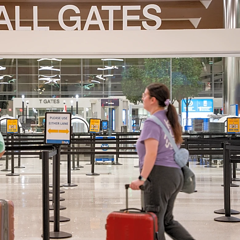 American Airlines briefly grounds all flights after tech issue