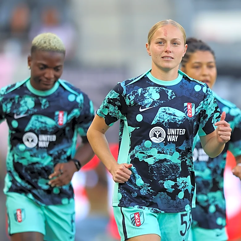NWSL player Penelope Hocking suspended for stepping on opponent's hair